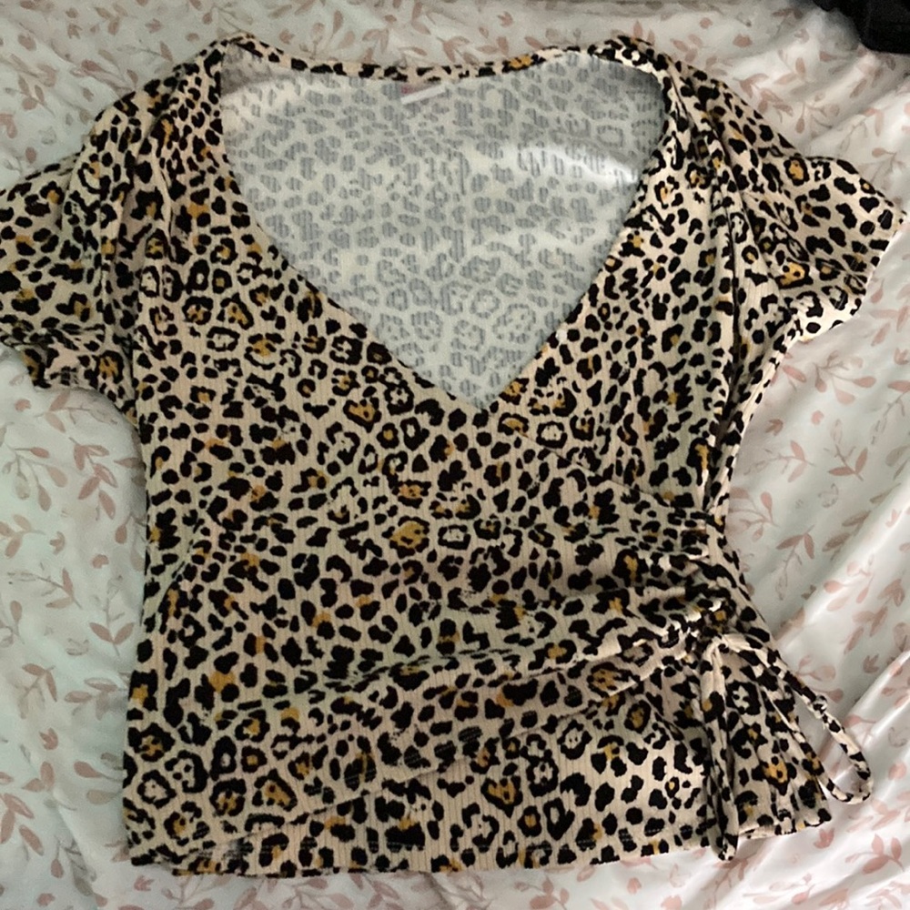 Cheetah print side scrunch top